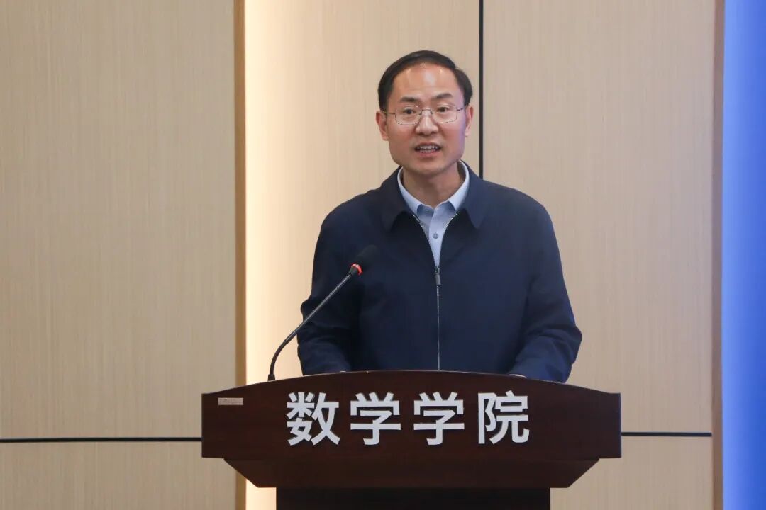 五一数学建模竞赛组委会主任、校党委副书记李江涛致辞.jpg