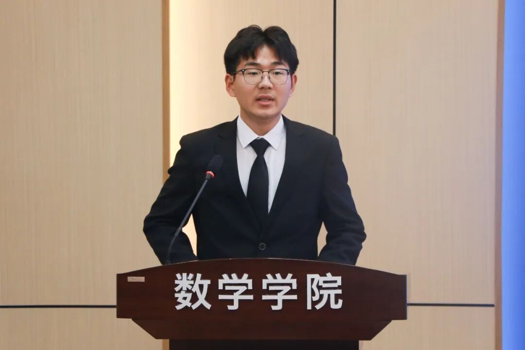 校大学生数学建模协会会长张文浩汇报赛事组织筹备情况.jpg